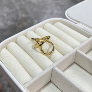 Curve Ring